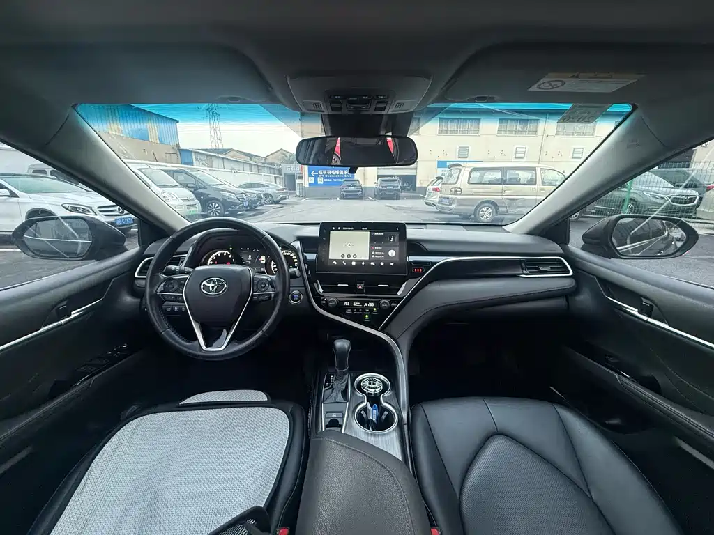 Toyota Camry 2021 2.0G Luxury