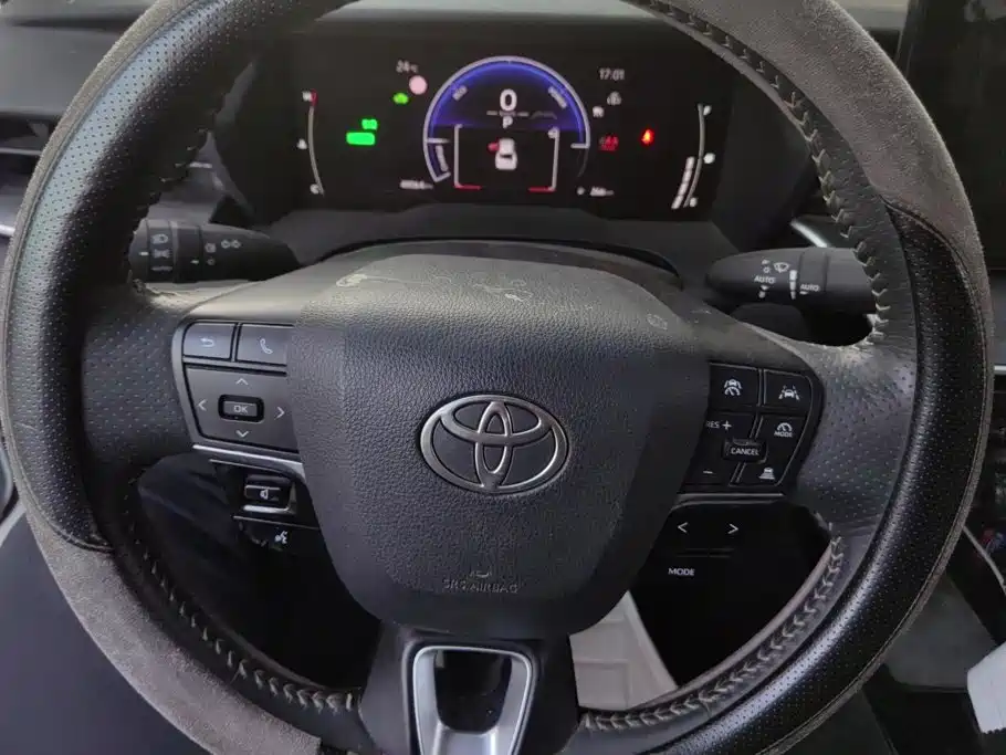 Toyota Camry — миниатюра 15