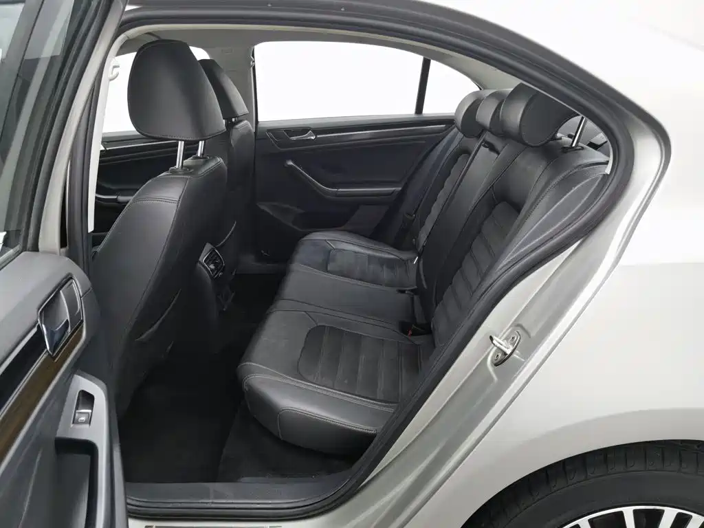 Volkswagen Sagitar — миниатюра 15