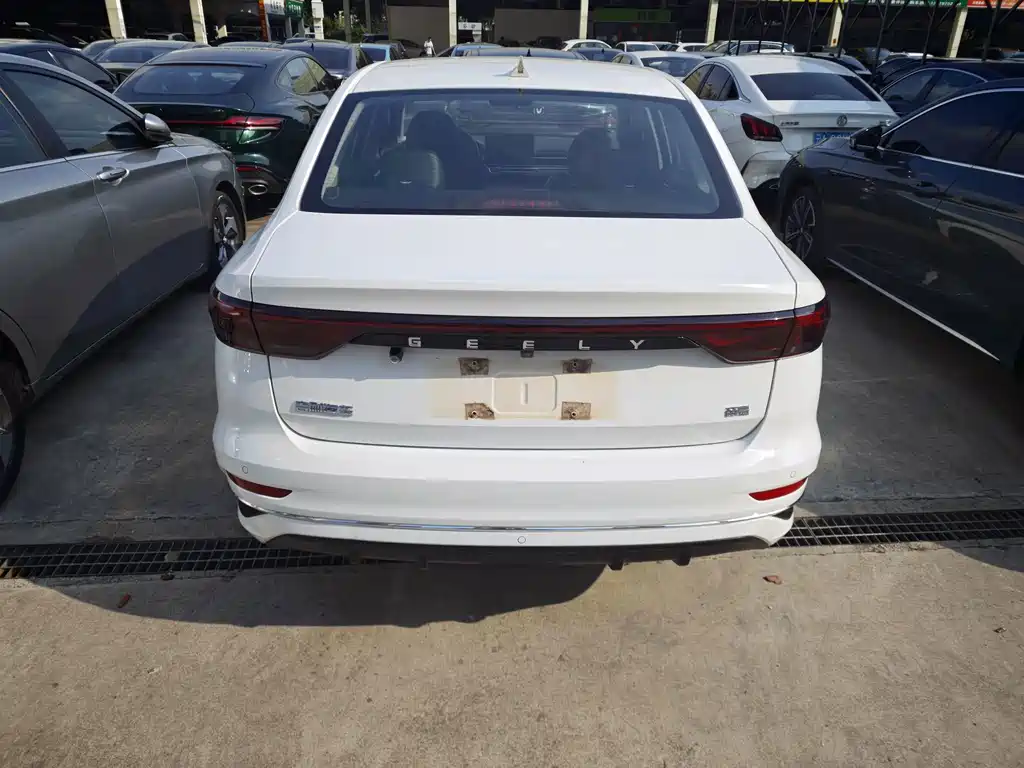 Geely Emgrand — миниатюра 14