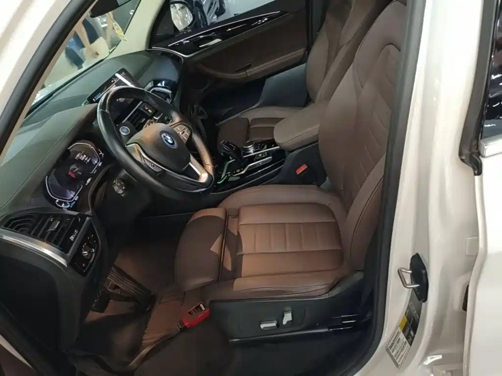 BMW iX3 — миниатюра 15
