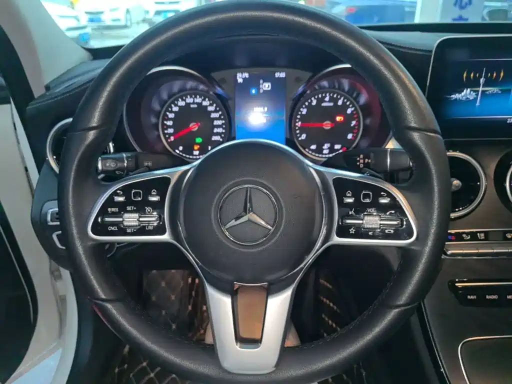 Mercedes-Benz C-Class — миниатюра 11