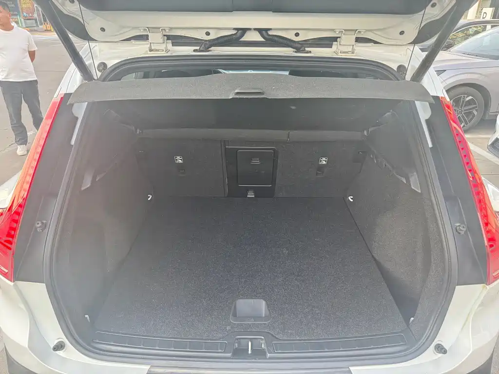 Volvo XC40 — миниатюра 11