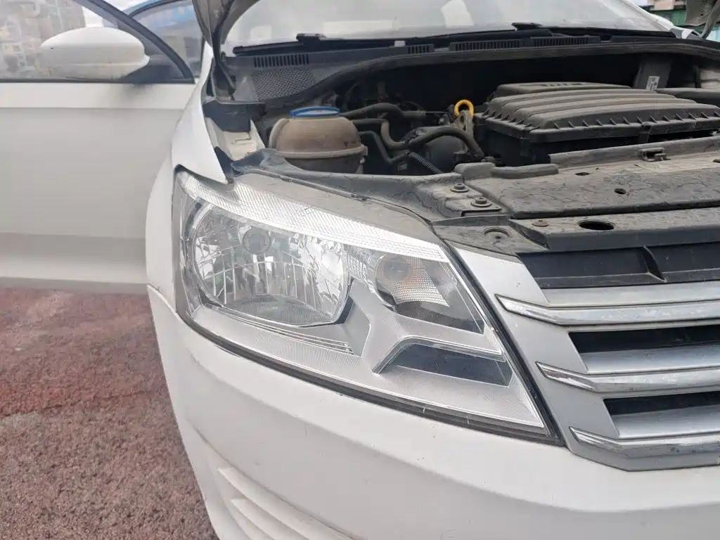 Volkswagen Santana — миниатюра 7