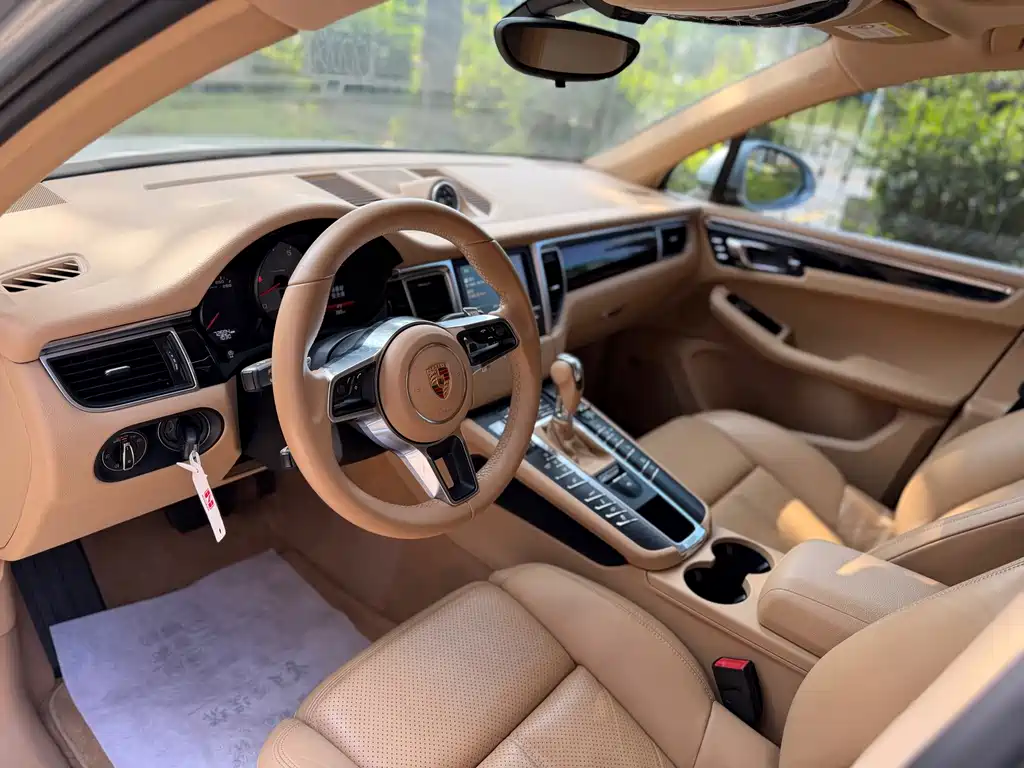 Porsche Macan — миниатюра 7