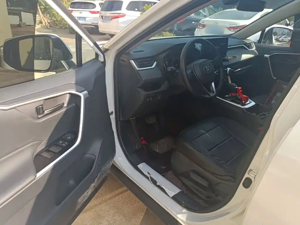 Toyota RAV4 — миниатюра 16