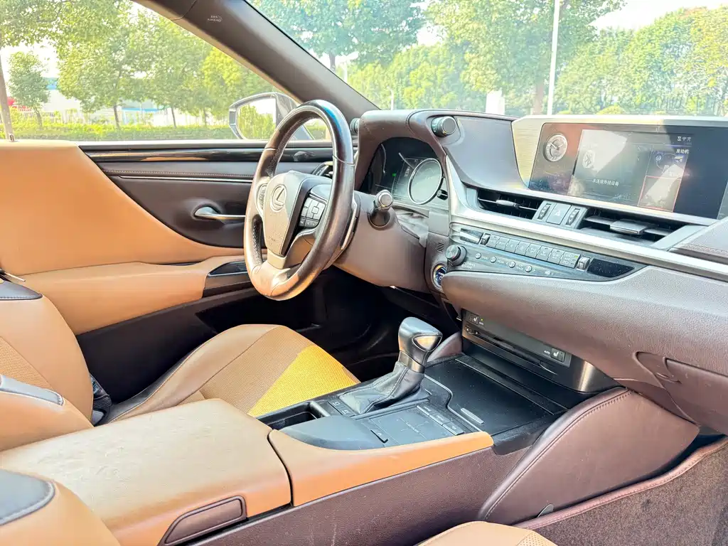 Lexus ES — миниатюра 11
