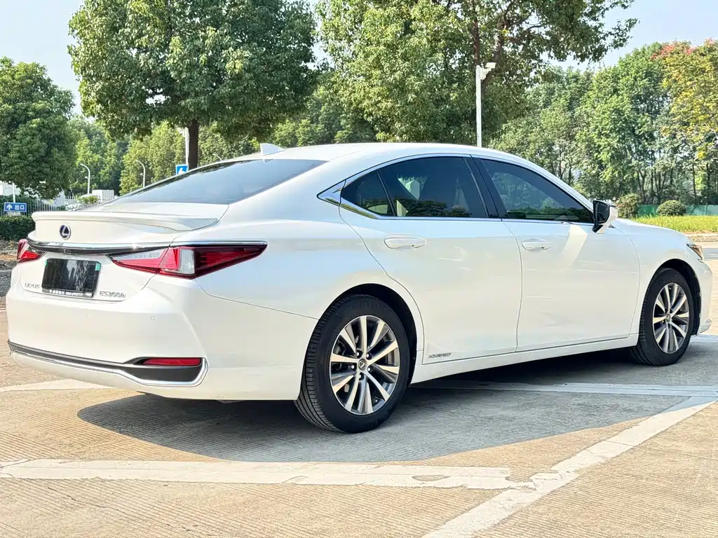 Lexus ES — миниатюра 14