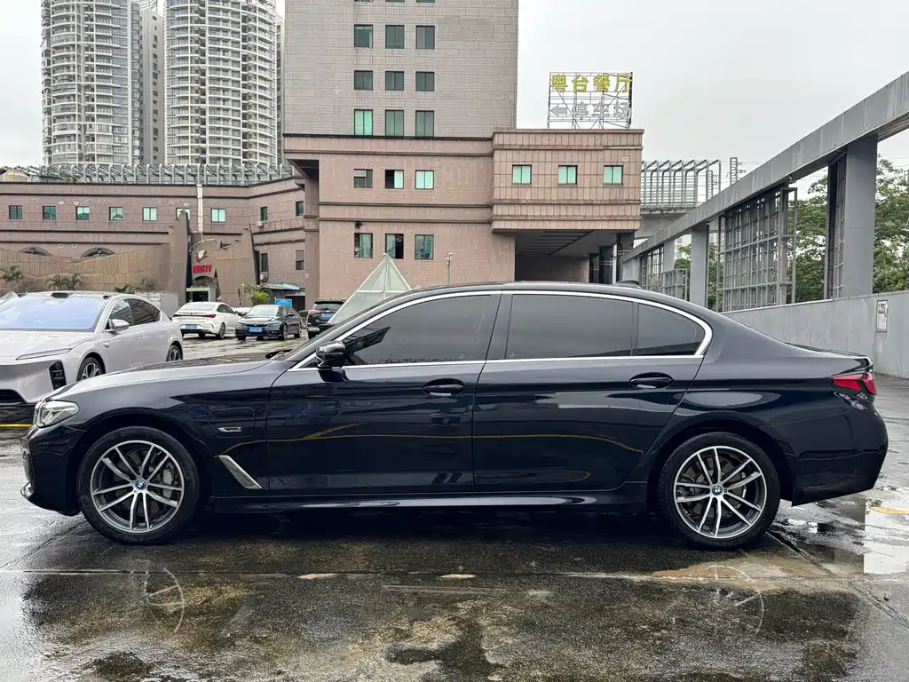 BMW 5 Series New Energy — миниатюра 22