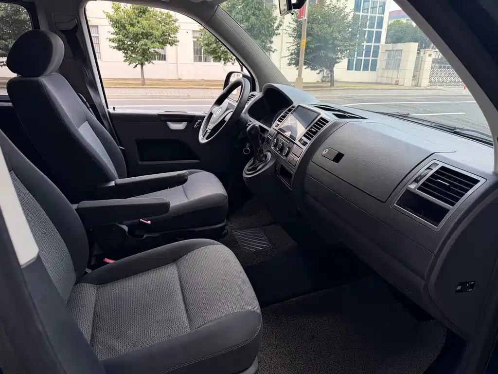 Volkswagen Caravelle — миниатюра 4