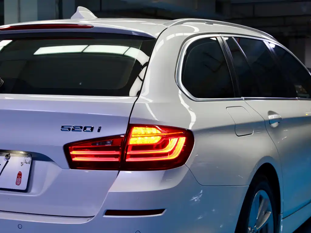 BMW 5 Series (Import) 520i Touring Edition, фото 5