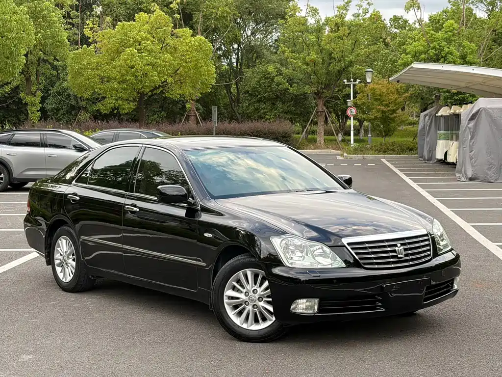Toyota Crown — миниатюра 3