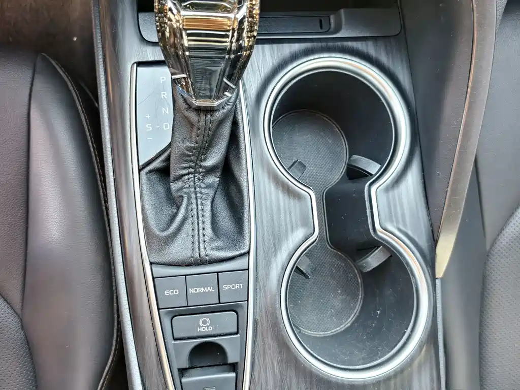 Toyota Camry — миниатюра 14