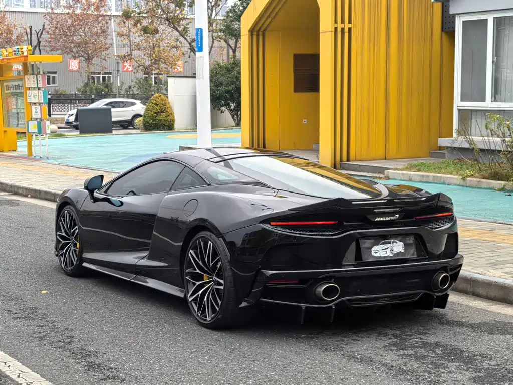 MCLAREN GT