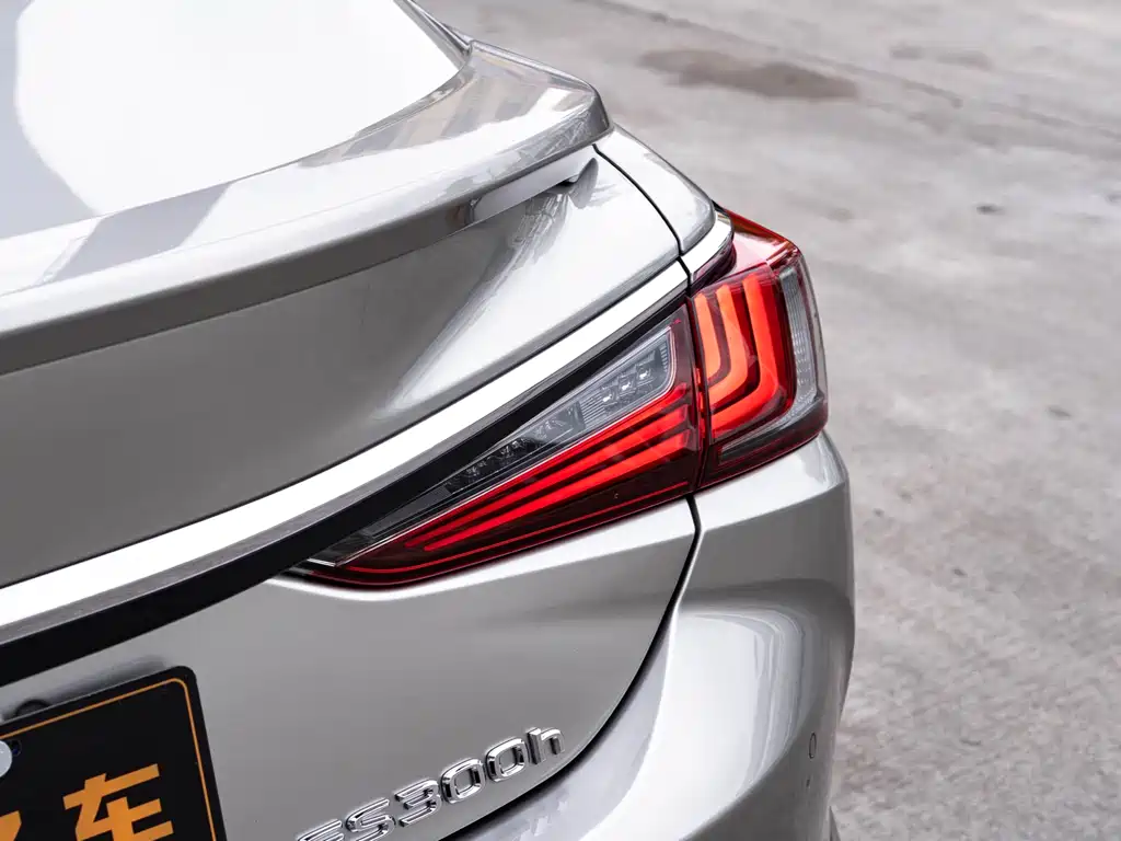 Lexus ES 2022 300h Premium