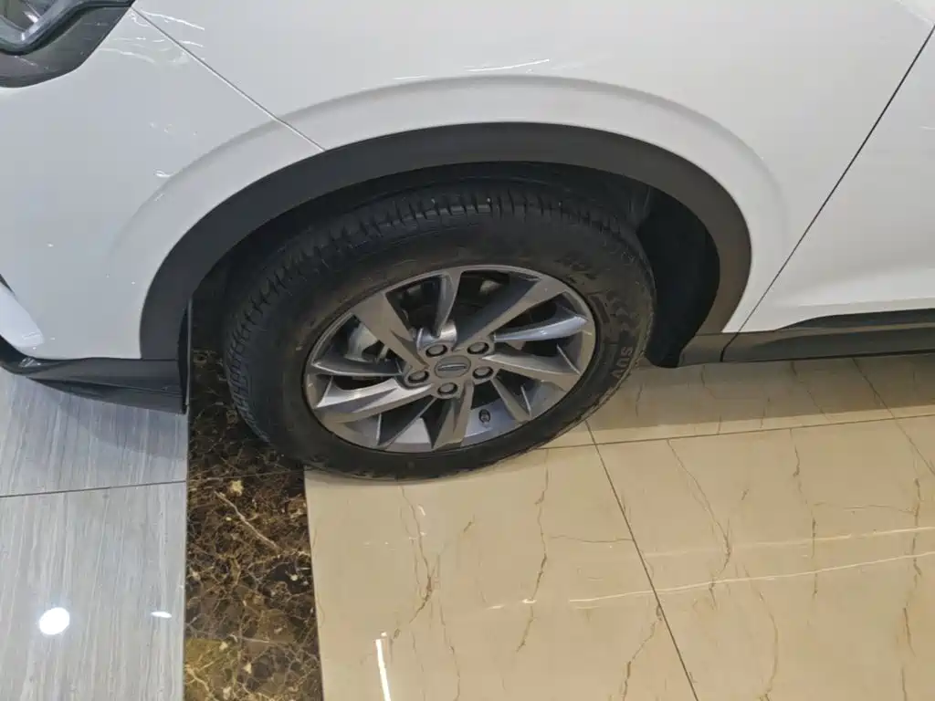 Geely Binyue — миниатюра 23