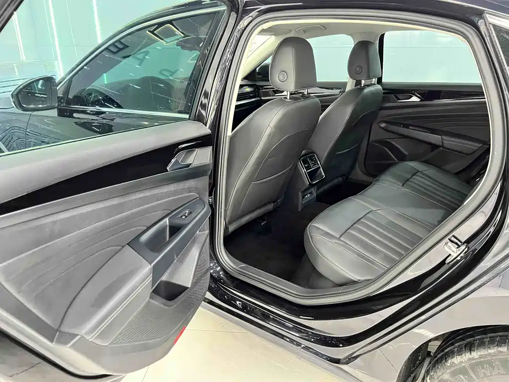Volkswagen Passat 2023 280TSI