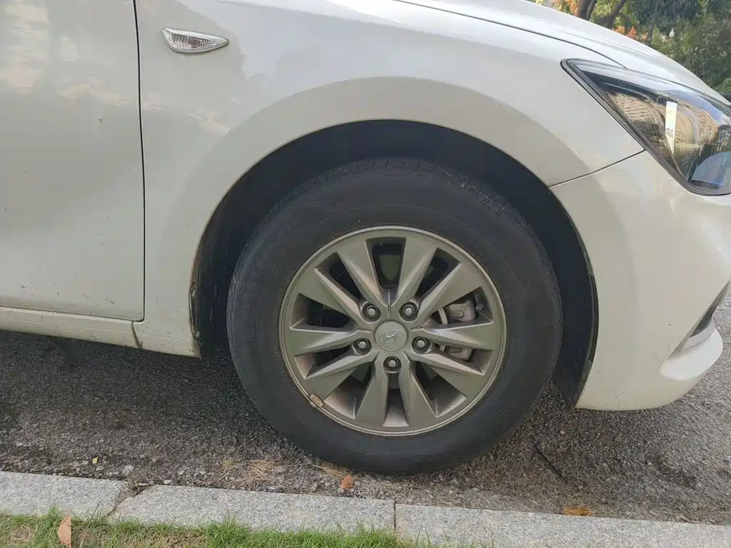 Hyundai Elantra — миниатюра 24