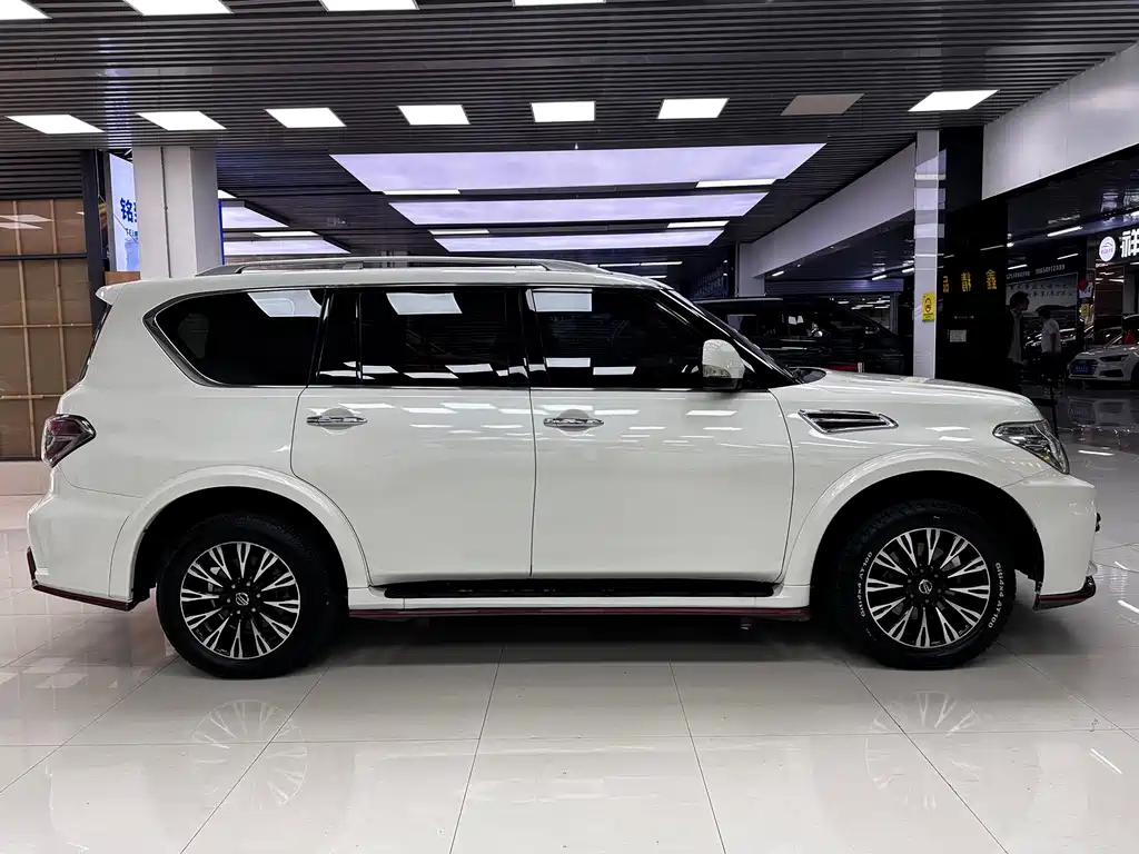 Nissan Patrol — миниатюра 8