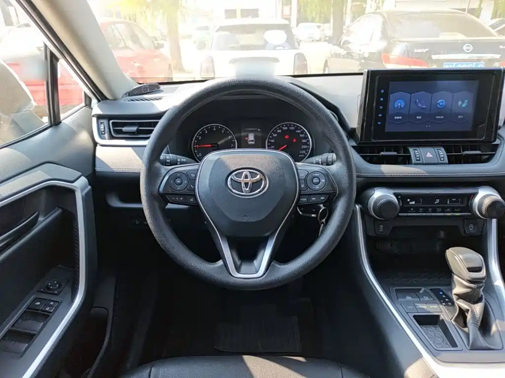 Toyota RAV4 — миниатюра 11