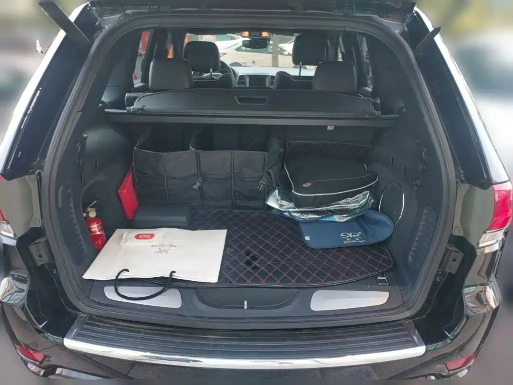 Jeep Grand Cherokee (Import) — миниатюра 20