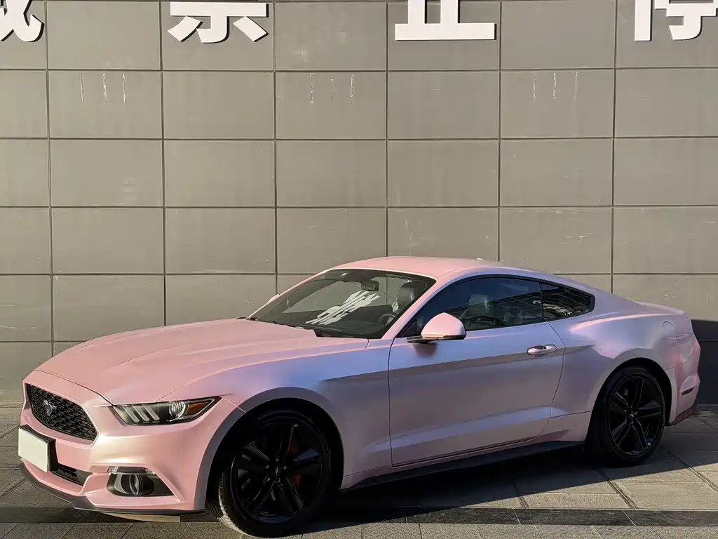 FORD MUSTANG