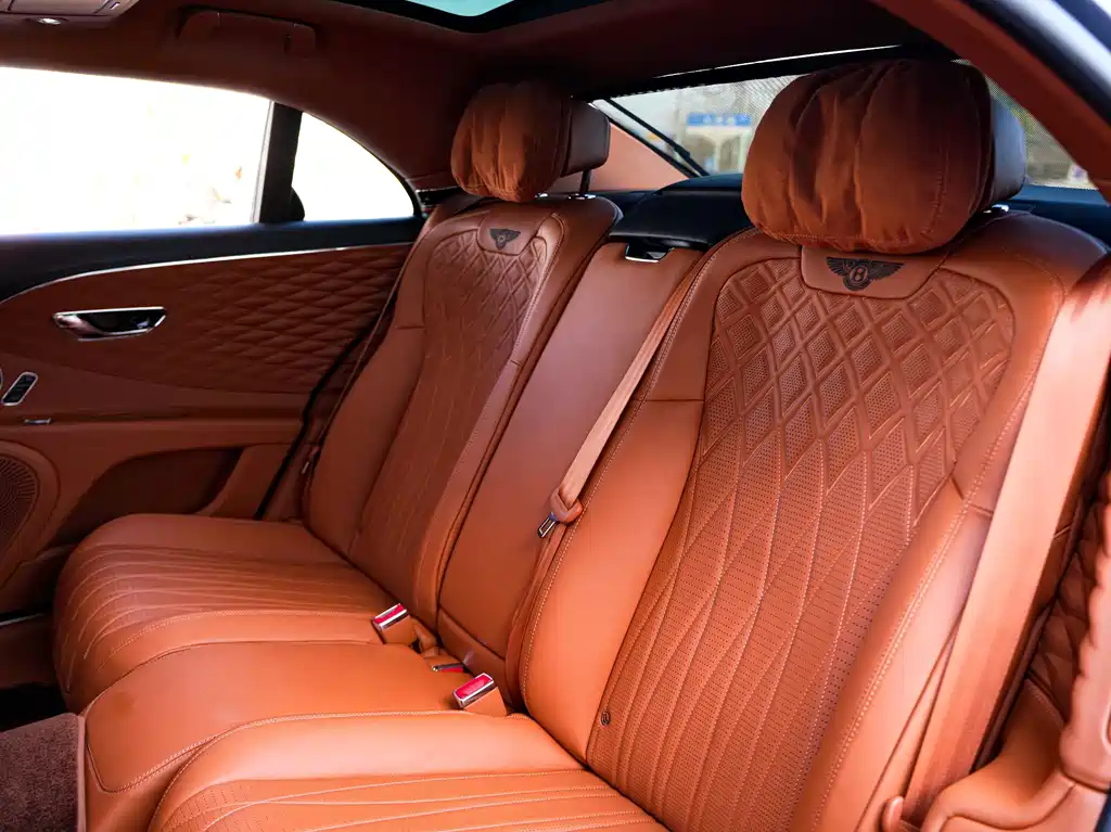 Bentley Flying Spur — миниатюра 21
