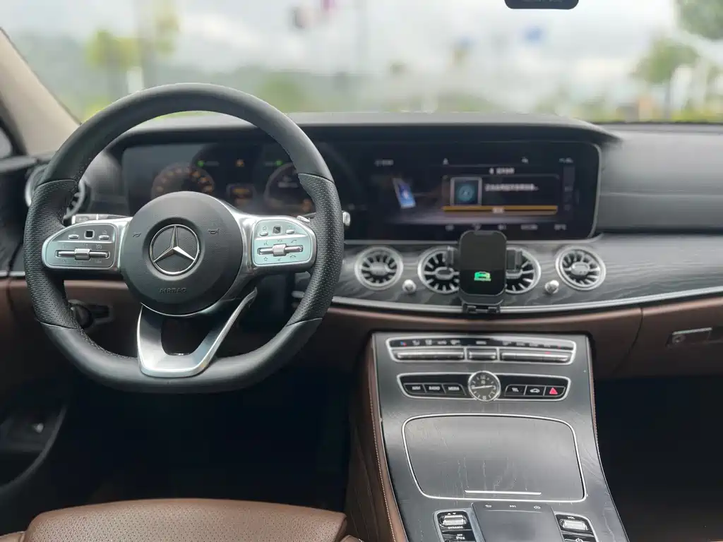 Mercedes-Benz E-Class — миниатюра 14