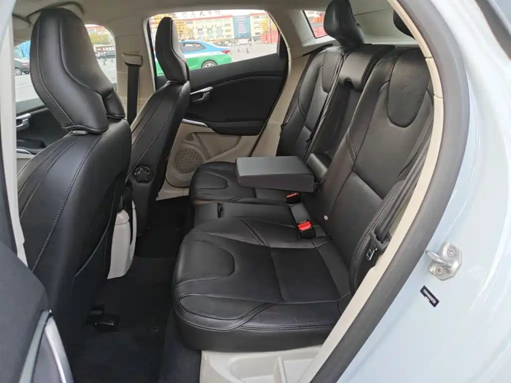 Volvo V40 — миниатюра 13