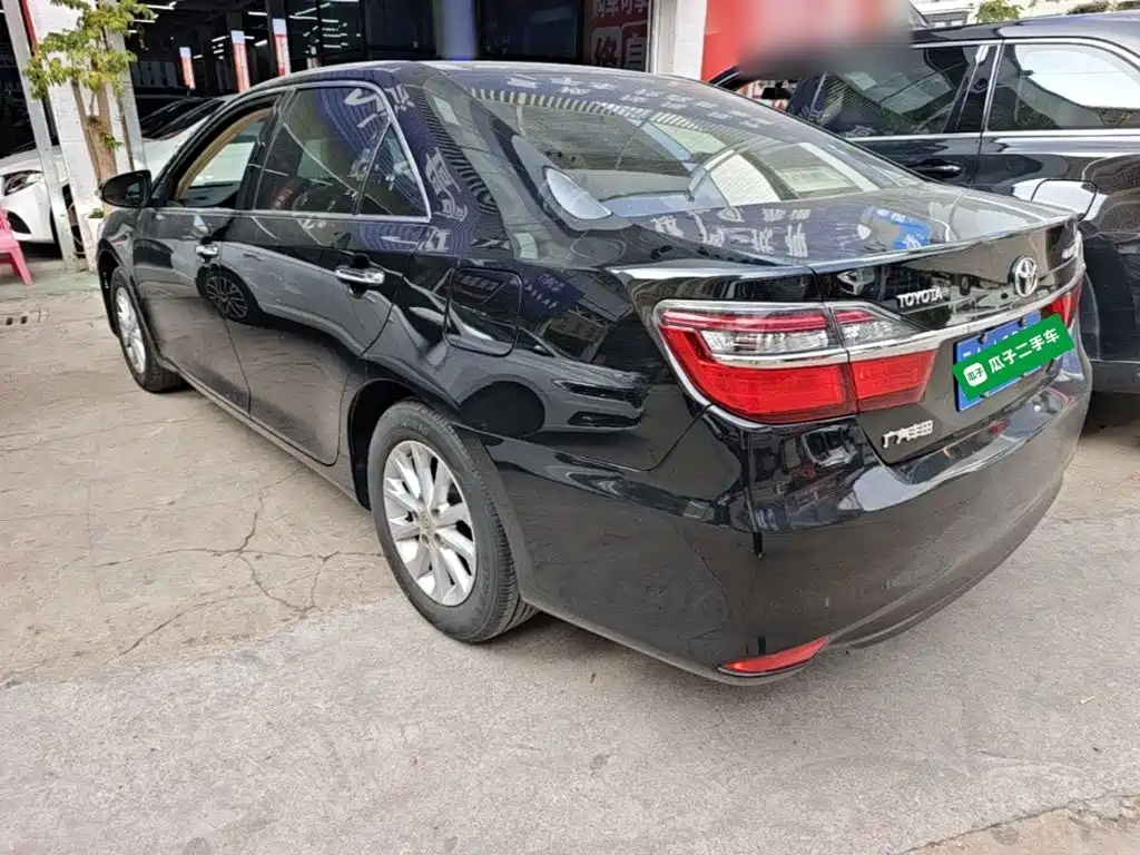 Toyota Camry — миниатюра 5