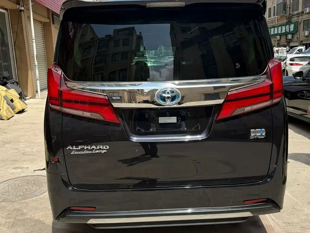 Toyota Alphard — миниатюра 9