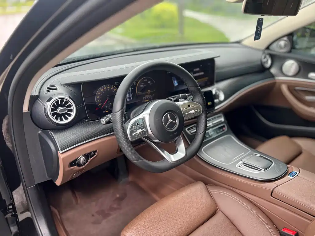 Mercedes-Benz E-Class — миниатюра 16