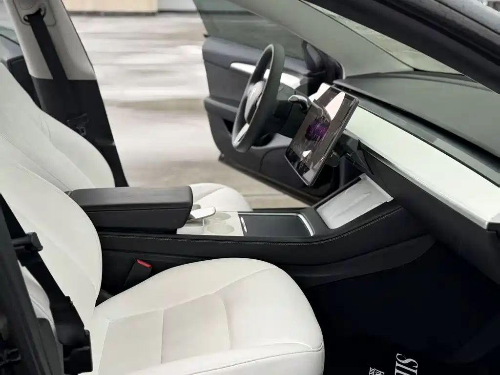 Tesla Model 3 — миниатюра 8