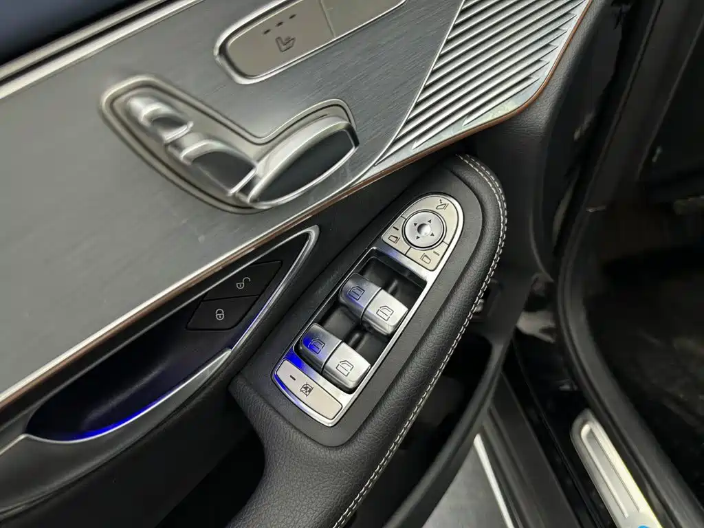 Mercedes-Benz EQC — миниатюра 11