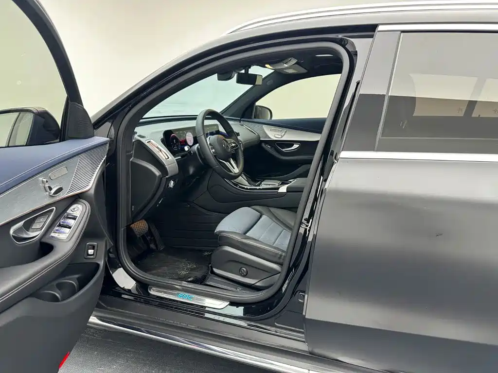 Mercedes-Benz EQC — миниатюра 16