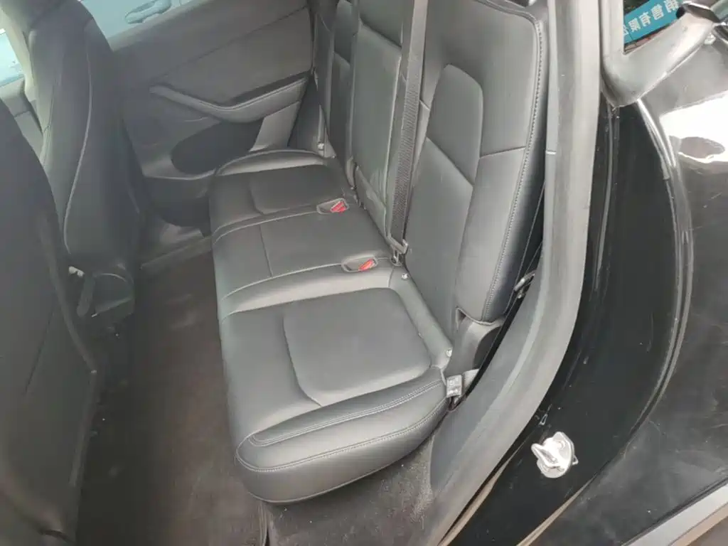 Tesla Model Y — миниатюра 17