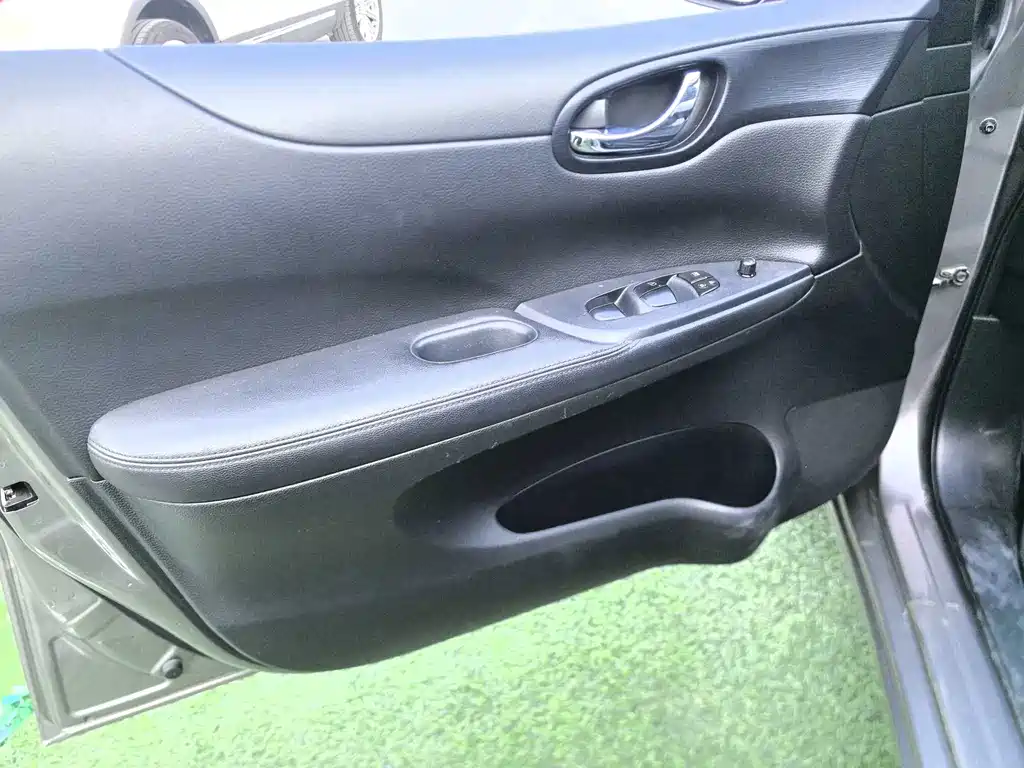 Nissan Tiida — миниатюра 15