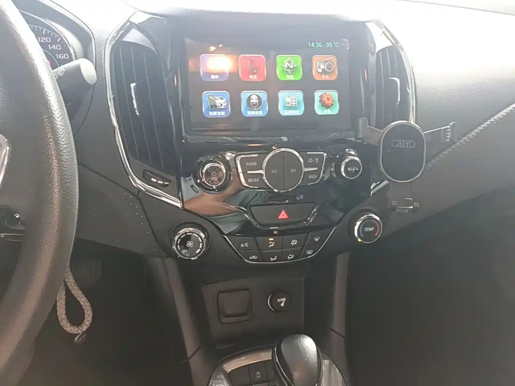 Chevrolet Cruze — миниатюра 13
