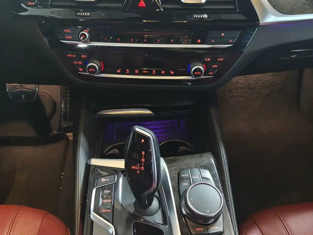 BMW 5 Series — миниатюра 9