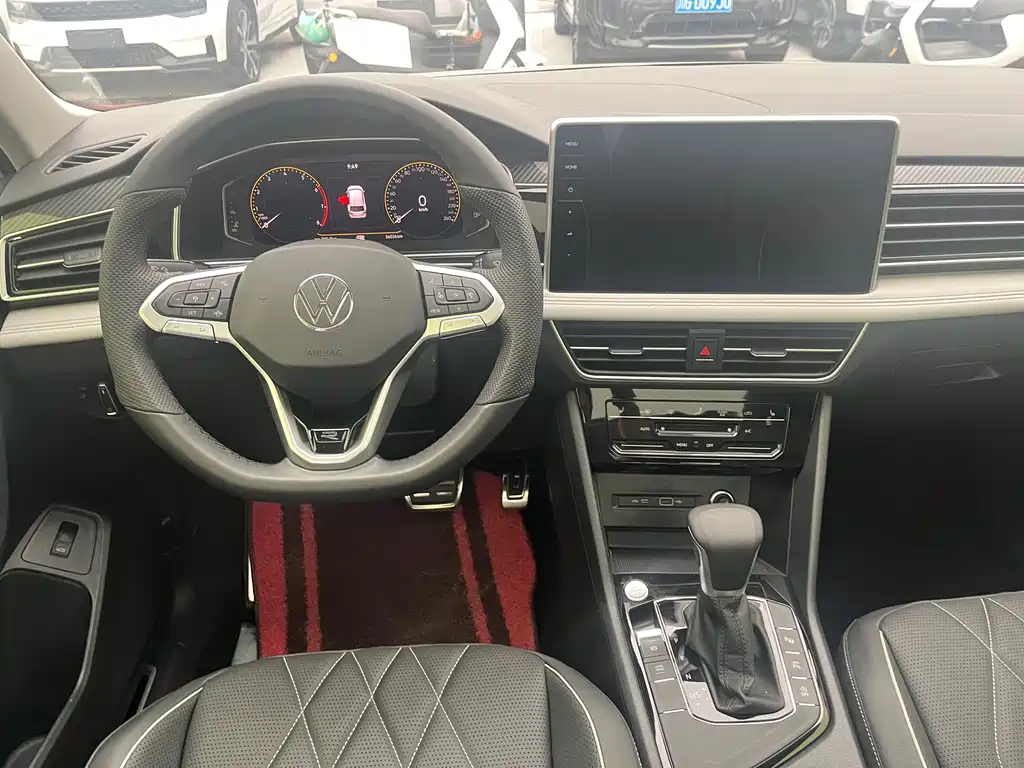 Volkswagen Tiguan L — миниатюра 15