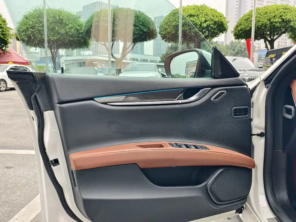 Maserati Ghibli — миниатюра 9