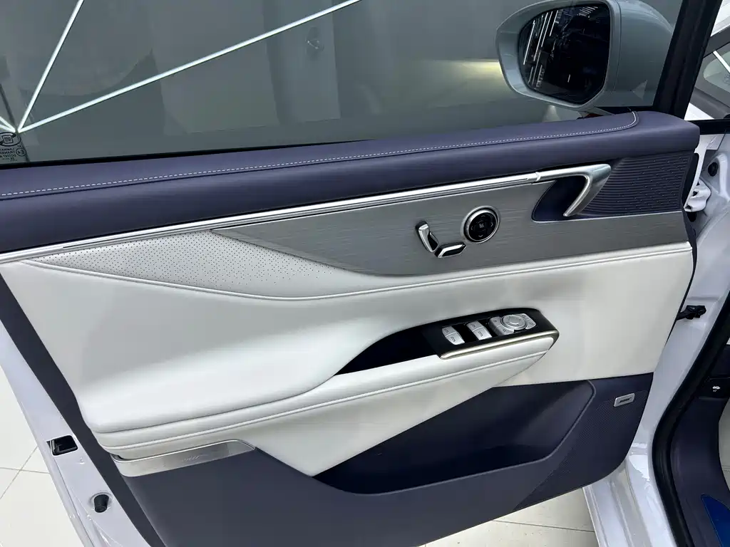 Buick GL8 Hybrid — миниатюра 7