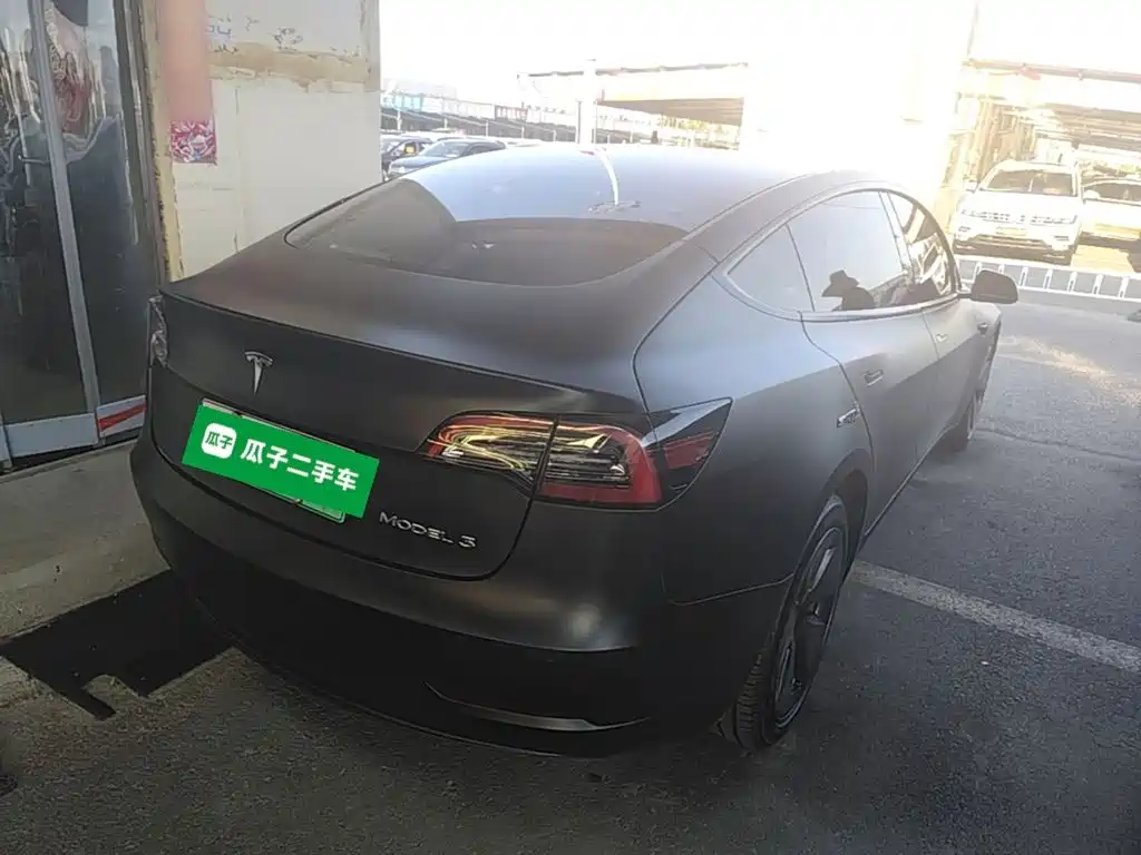 Tesla Model 3 — миниатюра 7