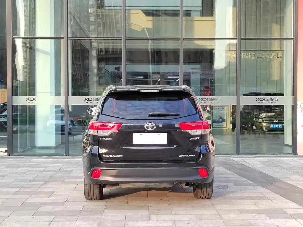 Toyota Highlander 2021 2.0T Luxury 7 мест