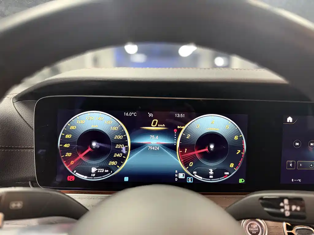 MERCEDES-BENZ E CLASS