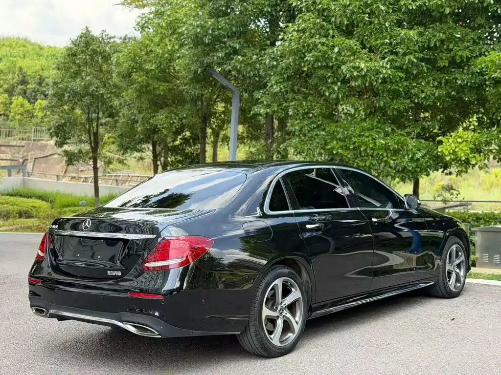 Mercedes-Benz E-Class — миниатюра 7
