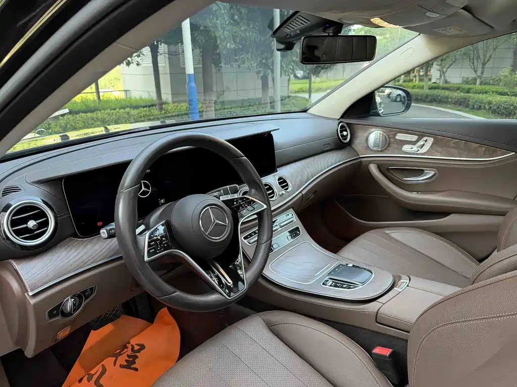 Mercedes-Benz E-Class — миниатюра 4