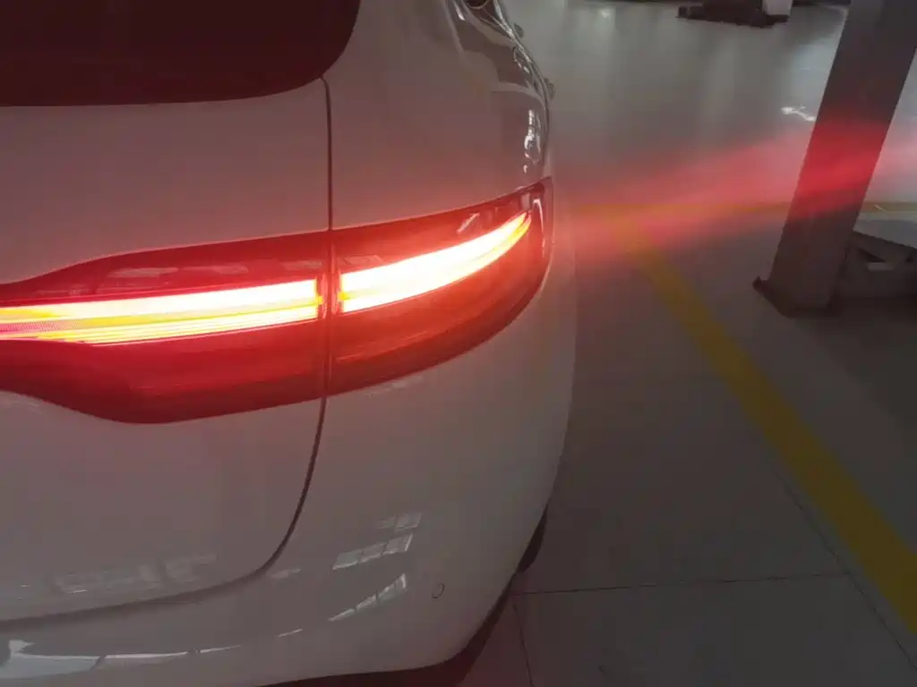 Porsche Macan — миниатюра 8