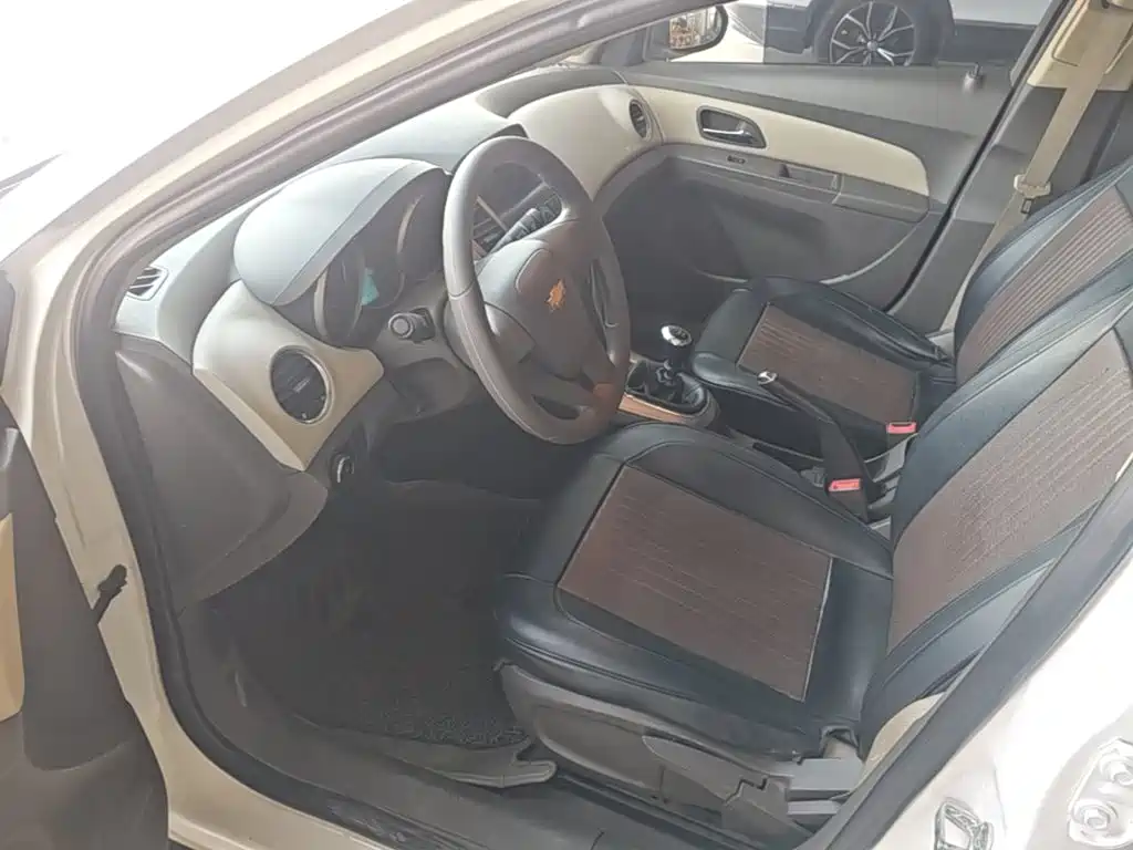 Chevrolet Cruze — миниатюра 16