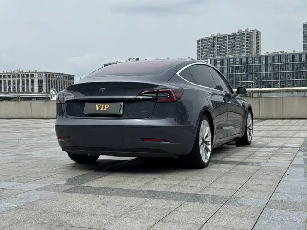 Tesla Model 3 — миниатюра 16